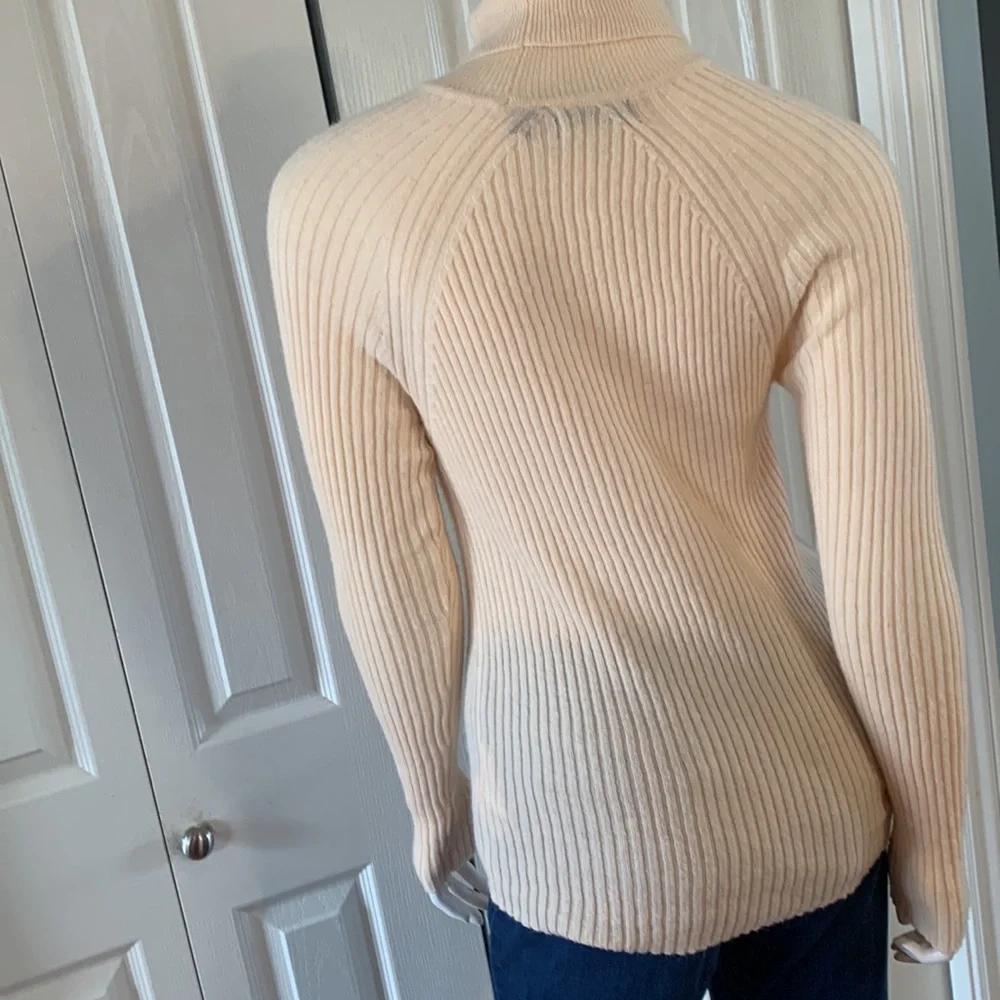 Cute Turtle Neck - Picture 4 of 4